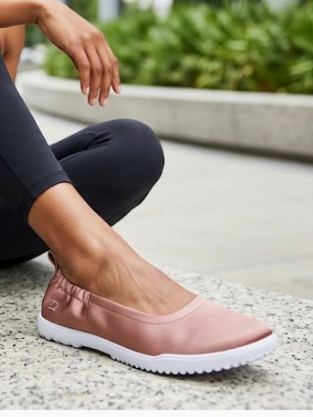 NWT DANSKIN Women's Relax Scrunch Back Flats Memory Foam